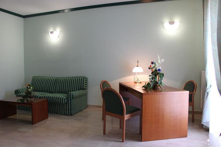 Casa Per Ferie Benedetto XIII Hotell Gravina in Puglia Rum bild